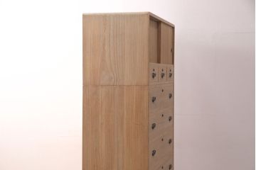 中古　かくし付き　引手金具の意匠が上品な雰囲気を高める加茂総桐箪笥(並厚、総桐たんす、衣装箪笥、和タンス、整理タンス)(定価約70万円)(R-051358)