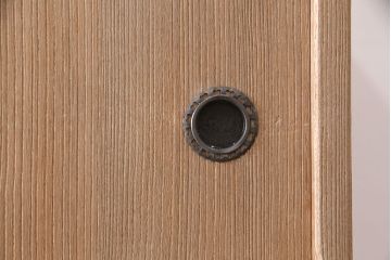 中古　かくし付き　引手金具の意匠が上品な雰囲気を高める加茂総桐箪笥(並厚、総桐たんす、衣装箪笥、和タンス、整理タンス)(定価約70万円)(R-051358)