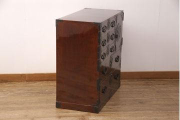 和製ヴィンテージ　手造り工芸家具　木地呂塗り　凝った意匠金具が目を惹く、漆塗りが美しい仙台箪笥(衣装箪笥、引き出し、和タンス、ビンテージ)(R-051359)