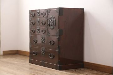 和製ヴィンテージ　手造り工芸家具　木地呂塗り　凝った意匠金具が目を惹く、漆塗りが美しい仙台箪笥(衣装箪笥、引き出し、和タンス、ビンテージ)(R-051359)