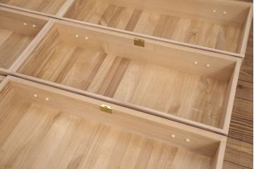 中古　国産　手造り　明るい木肌に黒い金具が映える総桐箪笥(衣装箪笥、和タンス、引き出し、チェスト、桐たんす)(R-051360)