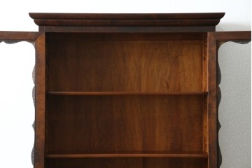 和製ヴィンテージ　国産職人手作り　手造り民芸家具　ガラス扉のデザインがおしゃれなキャビネット　(R-051362)