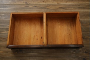 和製ヴィンテージ　国産職人手作り　手造り民芸家具　ガラス扉のデザインがおしゃれなキャビネット　(R-051362)