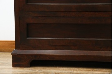 和製ヴィンテージ　国産職人手作り　手造り民芸家具　ガラス扉のデザインがおしゃれなキャビネット　(R-051362)