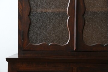 和製ヴィンテージ　国産職人手作り　手造り民芸家具　ガラス扉のデザインがおしゃれなキャビネット　(R-051362)