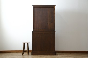 和製ヴィンテージ　国産職人手作り　手造り民芸家具　ガラス扉のデザインがおしゃれなキャビネット　(R-051362)