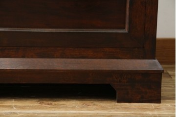 和製ヴィンテージ　国産職人手作り　手造り民芸家具　ガラス扉のデザインがおしゃれなキャビネット　(R-051362)