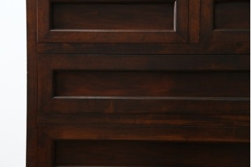 和製ヴィンテージ　国産職人手作り　手造り民芸家具　ガラス扉のデザインがおしゃれなキャビネット　(R-051362)