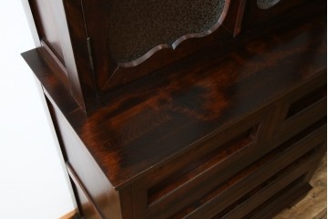 和製ヴィンテージ　国産職人手作り　手造り民芸家具　ガラス扉のデザインがおしゃれなキャビネット　(R-051362)