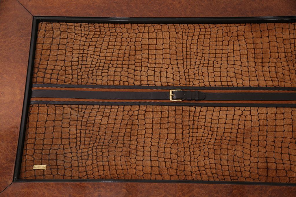 中古　GUCCI(グッチ)　Formitalia(フォルミタリア)　希少品!エレガントな雰囲気を醸し出すセンターテーブル(ローテーブル、机)(定価約80万円)(R-051363)