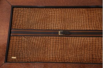 中古　GUCCI(グッチ)　Formitalia(フォルミタリア)　希少品!エレガントな雰囲気を醸し出すセンターテーブル(ローテーブル、机)(定価約80万円)(R-051363)