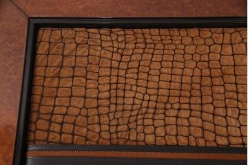 中古　GUCCI(グッチ)　Formitalia(フォルミタリア)　希少品!エレガントな雰囲気を醸し出すセンターテーブル(ローテーブル、机)(定価約80万円)(R-051363)