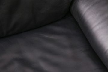 中古　GUCCI(グッチ)　Formitalia(フォルミタリア)　希少品!エレガントな雰囲気を醸し出す本革製のソファ(1人掛け、アームチェア)(定価約90万円)(R-051364)