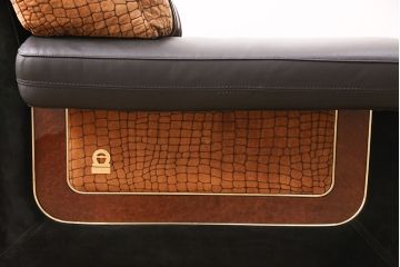 中古　GUCCI(グッチ)　Formitalia(フォルミタリア)　希少品!エレガントな雰囲気を醸し出す本革製のソファ(1人掛け、アームチェア)(定価約90万円)(R-051365)