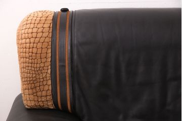 中古　GUCCI(グッチ)　Formitalia(フォルミタリア)　希少品!エレガントな雰囲気を醸し出す本革製のソファ(1人掛け、アームチェア)(定価約90万円)(R-051365)