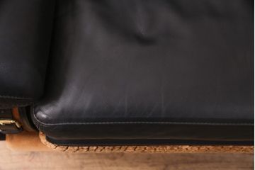 中古　GUCCI(グッチ)　Formitalia(フォルミタリア)　希少品!エレガントな雰囲気を醸し出す本革製のソファ(1人掛け、アームチェア)(定価約90万円)(R-051365)