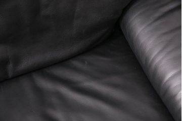 中古　GUCCI(グッチ)　Formitalia(フォルミタリア)　希少品!エレガントな雰囲気を醸し出す本革製のソファ(1人掛け、アームチェア)(定価約90万円)(R-051365)