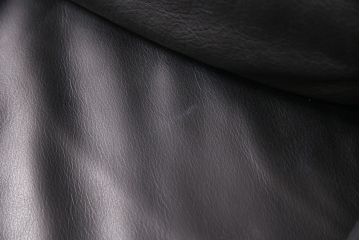 中古　GUCCI(グッチ)　Formitalia(フォルミタリア)　希少品!エレガントな雰囲気を醸し出す本革製のソファ(1人掛け、アームチェア)(定価約90万円)(R-051365)