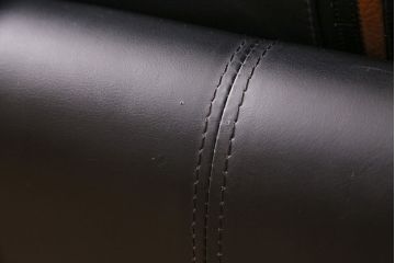 中古　GUCCI(グッチ)　Formitalia(フォルミタリア)　希少品!エレガントな雰囲気を醸し出す本革製のソファ(1人掛け、アームチェア)(定価約90万円)(R-051365)