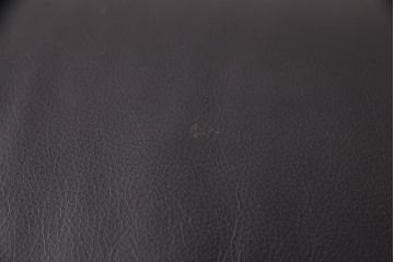 中古　GUCCI(グッチ)　Formitalia(フォルミタリア)　希少品!エレガントな雰囲気を醸し出す本革製のソファ(1人掛け、アームチェア)(定価約90万円)(R-051365)