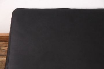 中古　GUCCI(グッチ)　Formitalia(フォルミタリア)　希少品!エレガントな雰囲気を醸し出す本革製のオットマン(1人掛けソファ、椅子、スツール)(定価約44万円)(R-051366)