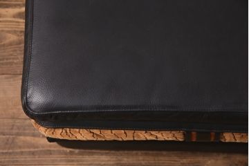 中古　GUCCI(グッチ)　Formitalia(フォルミタリア)　希少品!エレガントな雰囲気を醸し出す本革製のオットマン(1人掛けソファ、椅子、スツール)(定価約44万円)(R-051366)