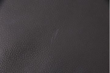 中古　GUCCI(グッチ)　Formitalia(フォルミタリア)　希少品!エレガントな雰囲気を醸し出す本革製のオットマン(1人掛けソファ、椅子、スツール)(定価約44万円)(R-051366)