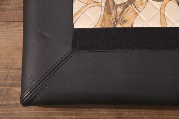 中古　GUCCI(グッチ)　Formitalia(フォルミタリア)　希少品!エレガントな雰囲気を醸し出す本革製のオットマン(1人掛けソファ、椅子、スツール)(定価約44万円)(R-051366)