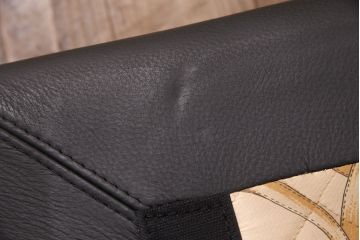 中古　GUCCI(グッチ)　Formitalia(フォルミタリア)　希少品!エレガントな雰囲気を醸し出す本革製のオットマン(1人掛けソファ、椅子、スツール)(定価約44万円)(R-051366)