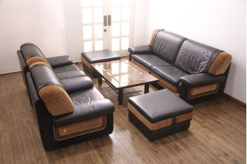 中古　GUCCI(グッチ)　Formitalia(フォルミタリア)　希少品!エレガントな雰囲気を醸し出す本革製のオットマン(1人掛けソファ、椅子、スツール)(定価約44万円)(R-051366)