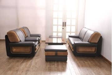 中古　GUCCI(グッチ)　Formitalia(フォルミタリア)　希少品!エレガントな雰囲気を醸し出す本革製のオットマン(1人掛けソファ、椅子、スツール)(定価約44万円)(R-051366)