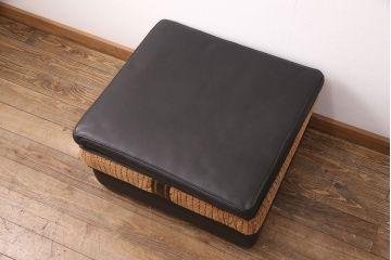 中古　GUCCI(グッチ)　Formitalia(フォルミタリア)　希少品!エレガントな雰囲気を醸し出す本革製のオットマン(1人掛けソファ、椅子、スツール)(定価約44万円)(R-051367)