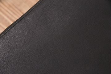 中古　GUCCI(グッチ)　Formitalia(フォルミタリア)　希少品!エレガントな雰囲気を醸し出す本革製のオットマン(1人掛けソファ、椅子、スツール)(定価約44万円)(R-051367)