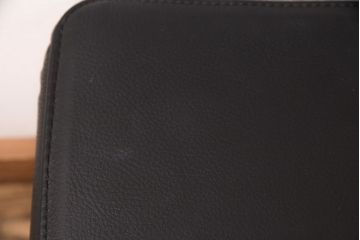 中古　GUCCI(グッチ)　Formitalia(フォルミタリア)　希少品!エレガントな雰囲気を醸し出す本革製のオットマン(1人掛けソファ、椅子、スツール)(定価約44万円)(R-051367)