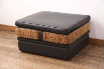 中古　GUCCI(グッチ)　Formitalia(フォルミタリア)　希少品!エレガントな雰囲気を醸し出す本革製のオットマン(1人掛けソファ、椅子、スツール)(定価約44万円)(R-051367)