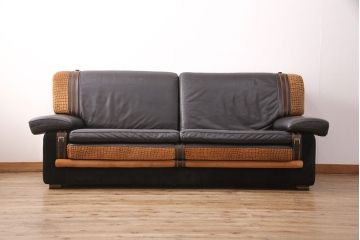 中古 GUCCI(グッチ) Formitalia(フォルミタリア) 希少品!エレガントな雰囲気を醸し出す本革ソファ(二人掛け、アームソファ)(定価約240万円)(R-051368)