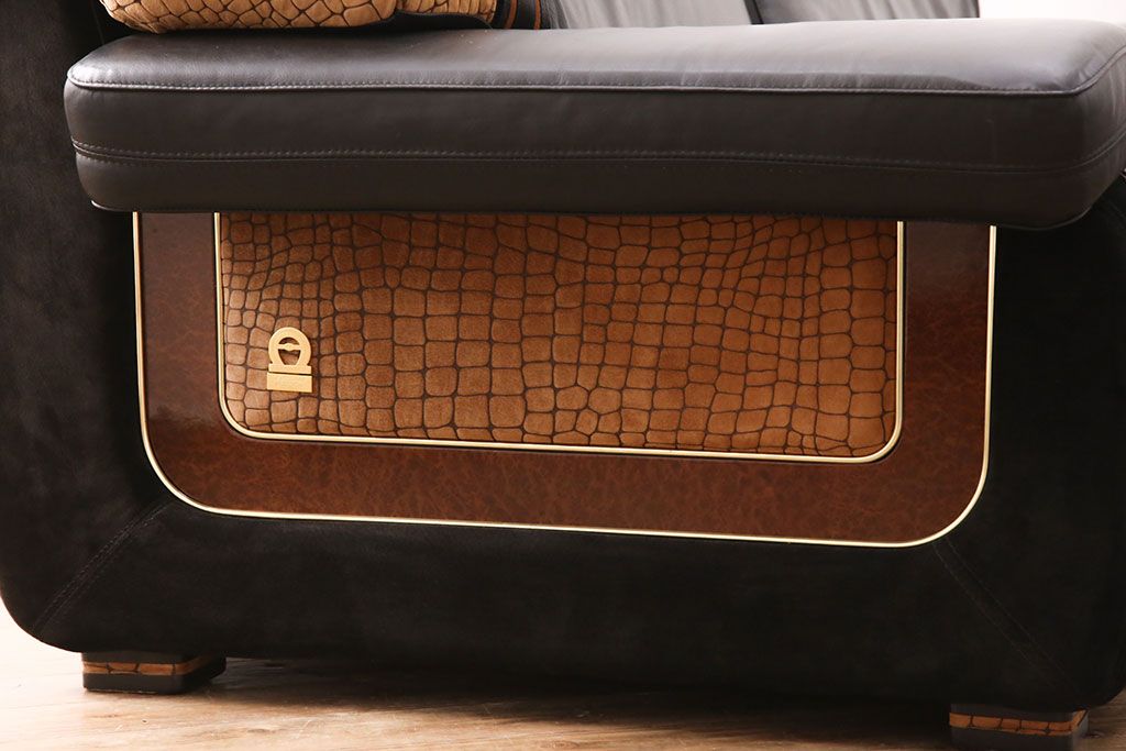 中古 GUCCI(グッチ) Formitalia(フォルミタリア) 希少品!エレガントな雰囲気を醸し出す本革ソファ(二人掛け、アームソファ)(定価約240万円)(R-051368)