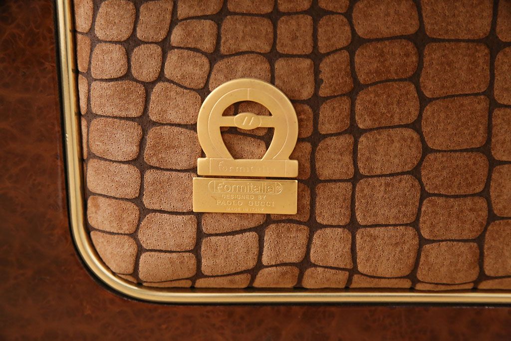 中古 GUCCI(グッチ) Formitalia(フォルミタリア) 希少品!エレガントな雰囲気を醸し出す本革ソファ(二人掛け、アームソファ)(定価約240万円)(R-051368)