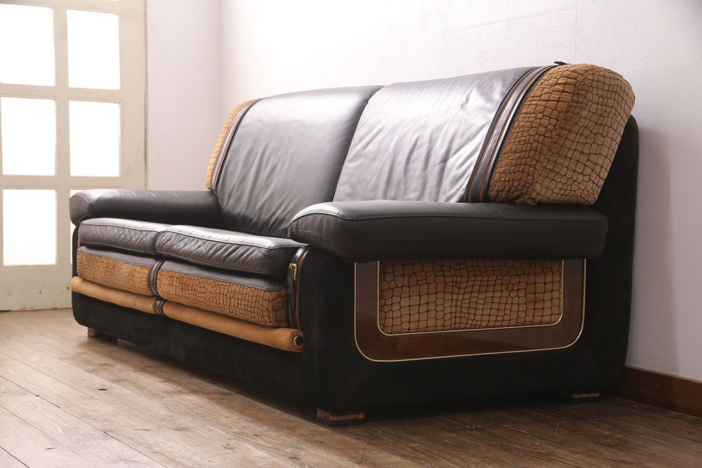 中古 GUCCI(グッチ) Formitalia(フォルミタリア) 希少品!エレガントな雰囲気を醸し出す本革ソファ(二人掛け、アームソファ)(定価約240万円)(R-051368)