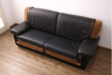 中古 GUCCI(グッチ) Formitalia(フォルミタリア) 希少品!エレガントな雰囲気を醸し出す本革ソファ(二人掛け、アームソファ)(定価約240万円)(R-051368)