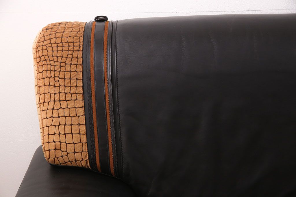 中古 GUCCI(グッチ) Formitalia(フォルミタリア) 希少品!エレガントな雰囲気を醸し出す本革ソファ(二人掛け、アームソファ)(定価約240万円)(R-051368)