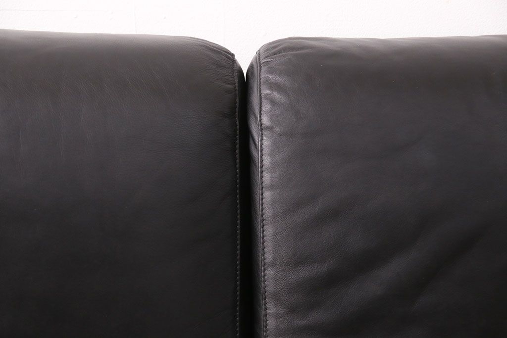 中古 GUCCI(グッチ) Formitalia(フォルミタリア) 希少品!エレガントな雰囲気を醸し出す本革ソファ(二人掛け、アームソファ)(定価約240万円)(R-051368)