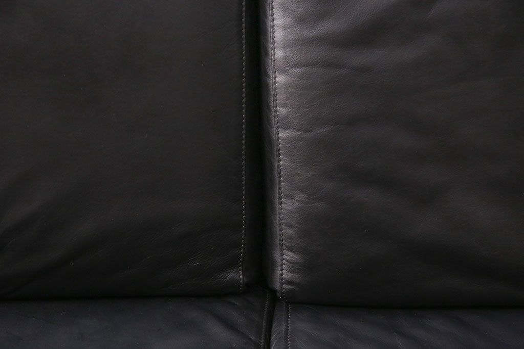 中古 GUCCI(グッチ) Formitalia(フォルミタリア) 希少品!エレガントな雰囲気を醸し出す本革ソファ(二人掛け、アームソファ)(定価約240万円)(R-051368)