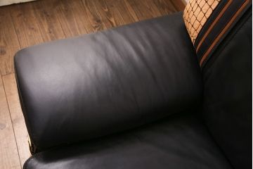 中古 GUCCI(グッチ) Formitalia(フォルミタリア) 希少品!エレガントな雰囲気を醸し出す本革ソファ(二人掛け、アームソファ)(定価約240万円)(R-051368)