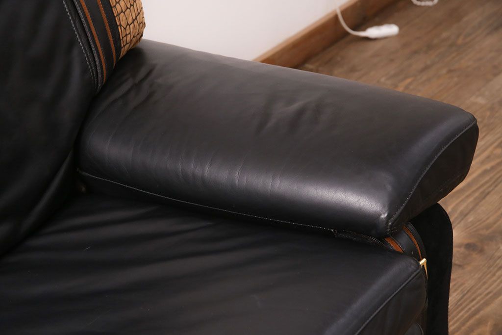 中古 GUCCI(グッチ) Formitalia(フォルミタリア) 希少品!エレガントな雰囲気を醸し出す本革ソファ(二人掛け、アームソファ)(定価約240万円)(R-051368)