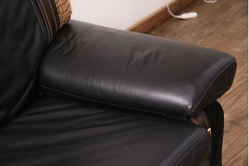 中古 GUCCI(グッチ) Formitalia(フォルミタリア) 希少品!エレガントな雰囲気を醸し出す本革ソファ(二人掛け、アームソファ)(定価約240万円)(R-051368)