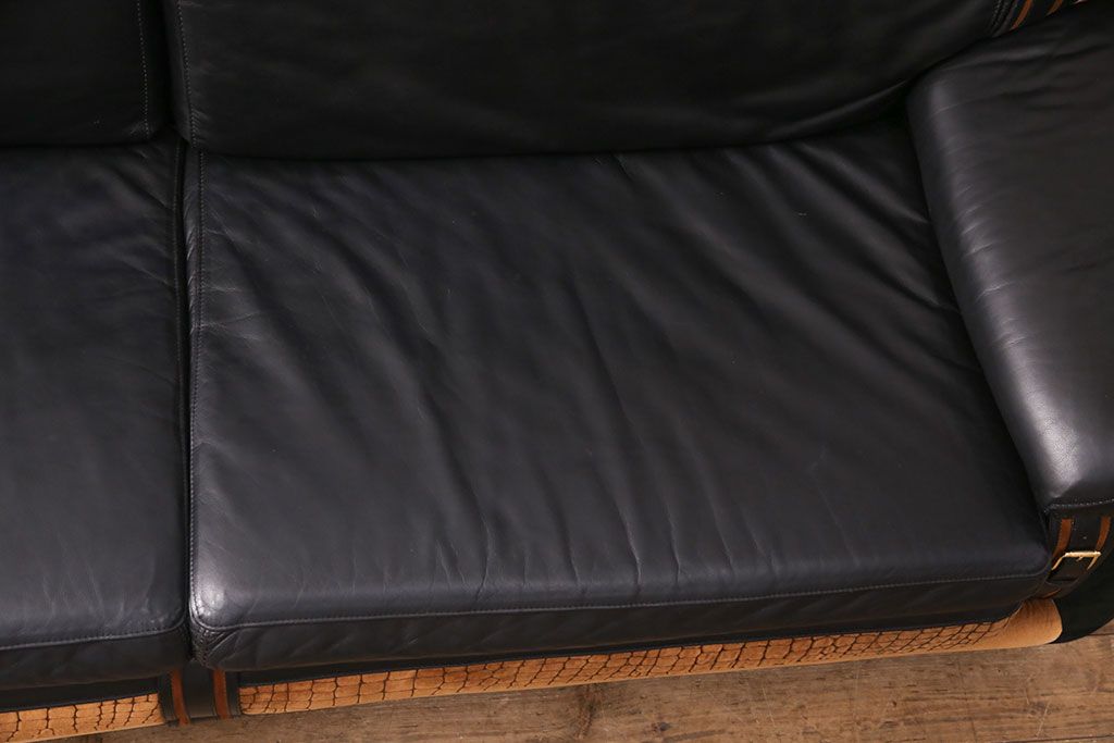 中古 GUCCI(グッチ) Formitalia(フォルミタリア) 希少品!エレガントな雰囲気を醸し出す本革ソファ(二人掛け、アームソファ)(定価約240万円)(R-051368)