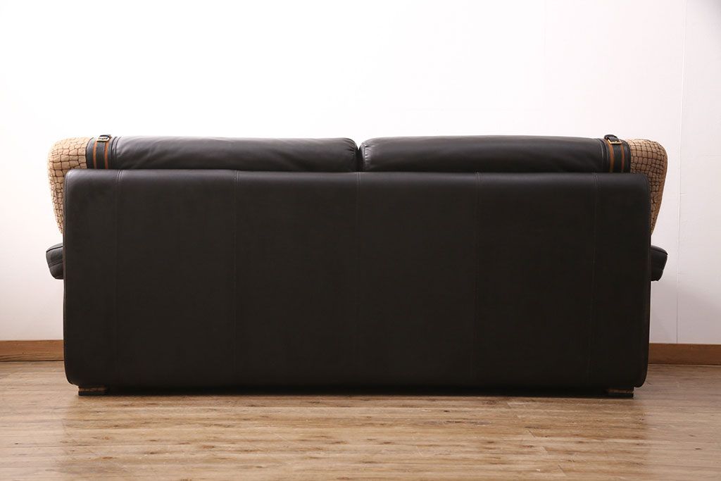 中古 GUCCI(グッチ) Formitalia(フォルミタリア) 希少品!エレガントな雰囲気を醸し出す本革ソファ(二人掛け、アームソファ)(定価約240万円)(R-051368)