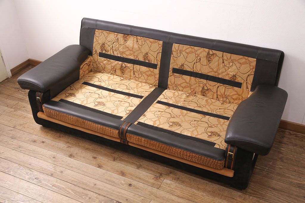 中古 GUCCI(グッチ) Formitalia(フォルミタリア) 希少品!エレガントな雰囲気を醸し出す本革ソファ(二人掛け、アームソファ)(定価約240万円)(R-051368)