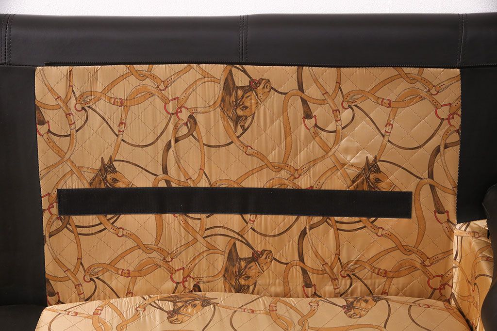 中古 GUCCI(グッチ) Formitalia(フォルミタリア) 希少品!エレガントな雰囲気を醸し出す本革ソファ(二人掛け、アームソファ)(定価約240万円)(R-051368)